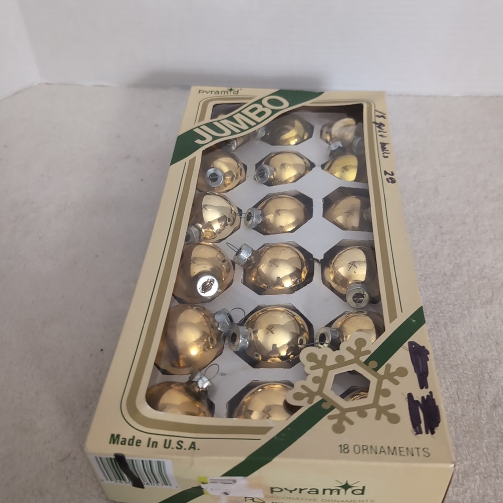 The Pyramid Collection Gold Jumbo Ornaments 18